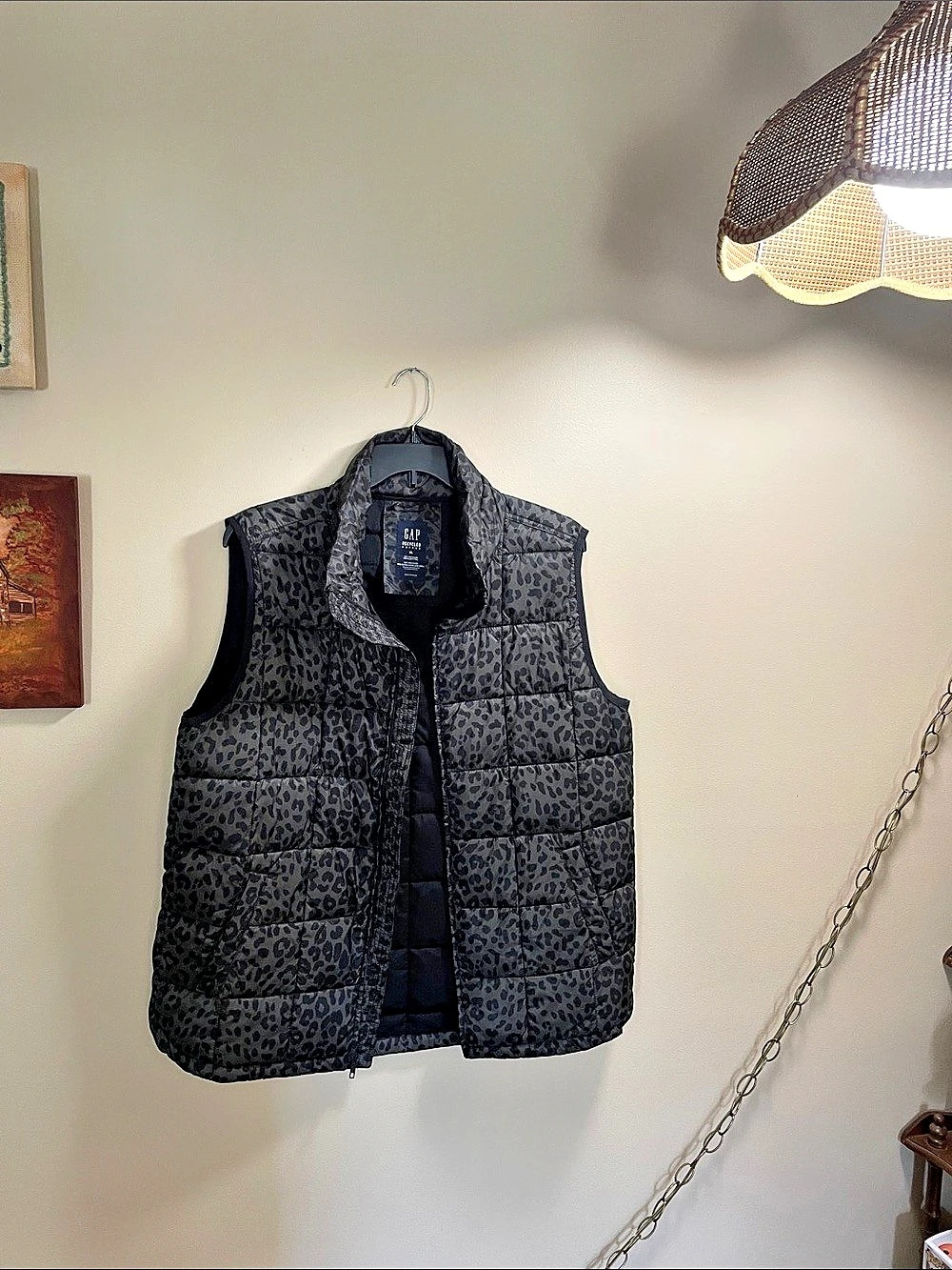 GAP Recycled Puffer Vest Leopard Print Gray & Black XL